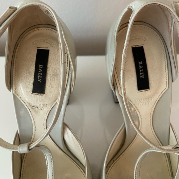 Rare! BALLY t-strap block heels size 7.5 - Picture 3 of 10